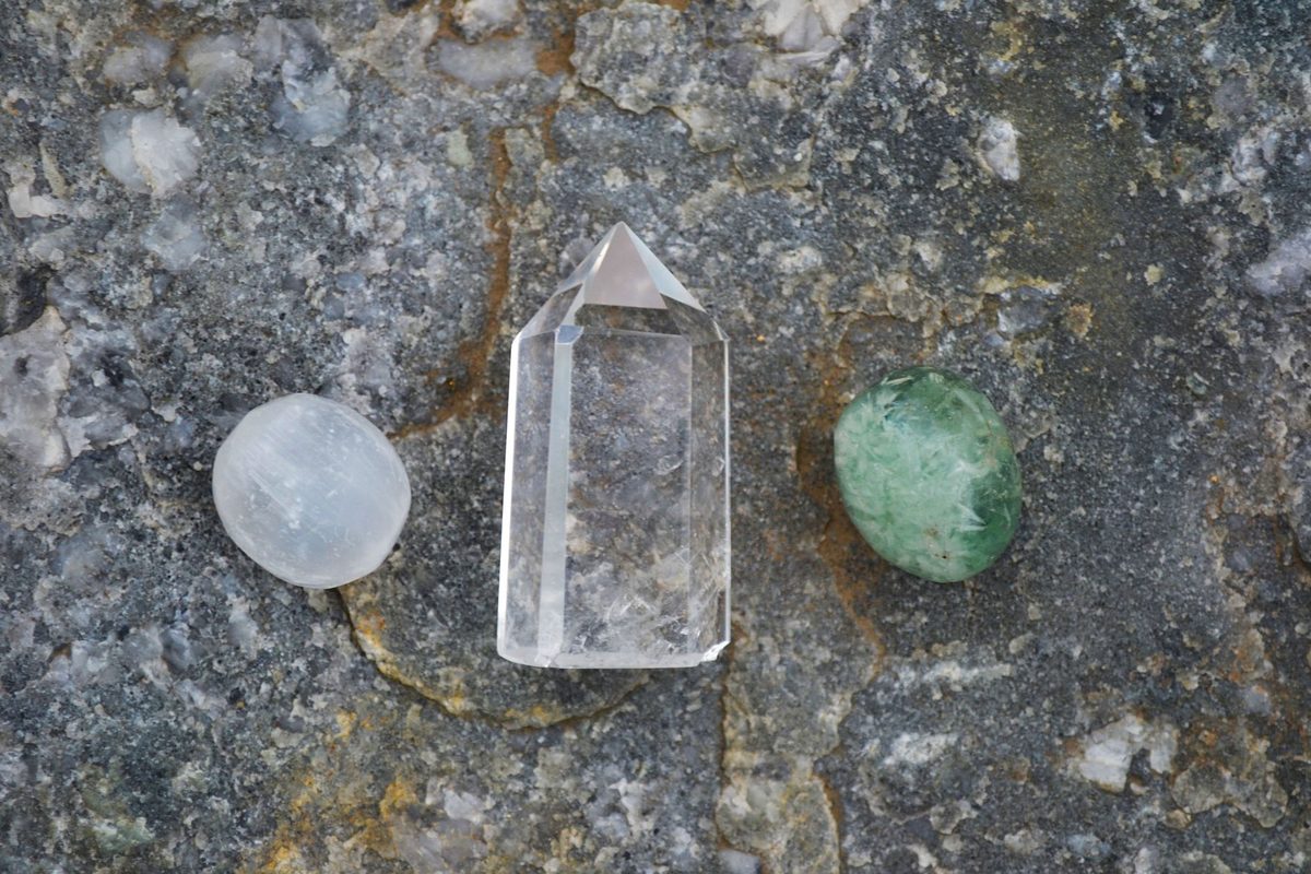 Selenite Meaning, Properties & How to Cleanse With It